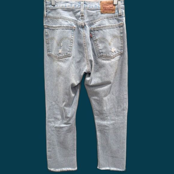 Levi's 501 Women's Original Cropped & Distressed Jeans - Size 26x26" - Picture 1 of 4